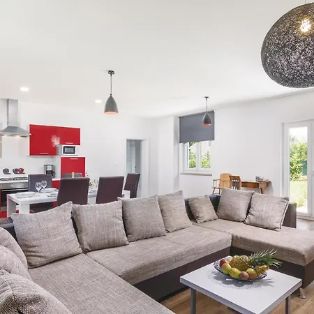 Beautiful In With Kitchen *