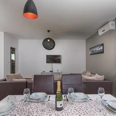 Beautiful In With Kitchen * Bale